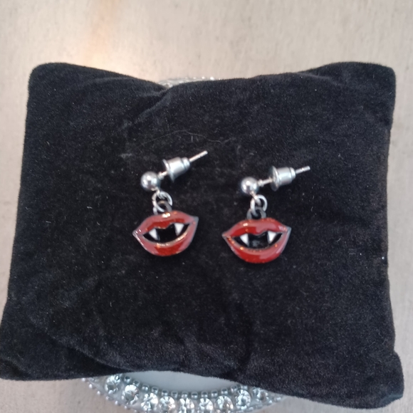 Red Shimmery Lady Vampire Dangle Drop Earrings - Picture 5 of 6